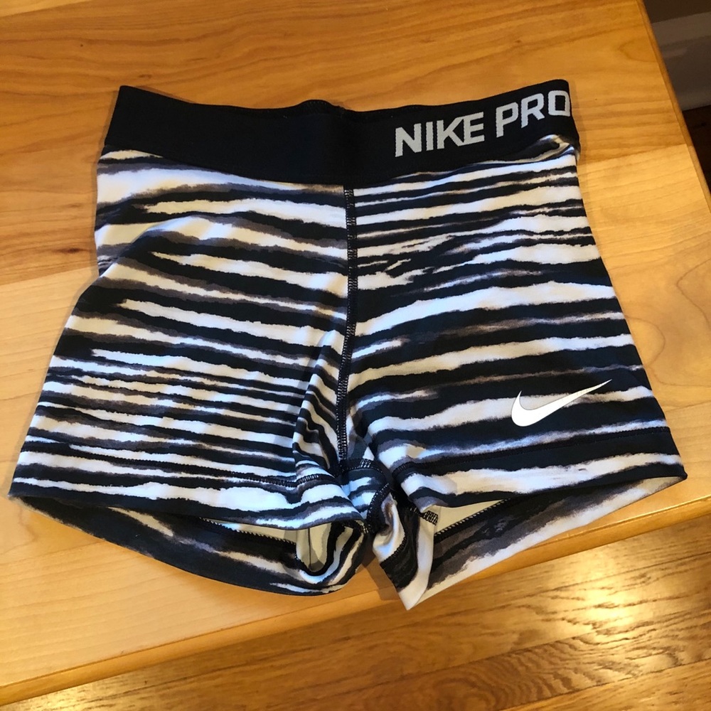 Nike Pro patterned shorts